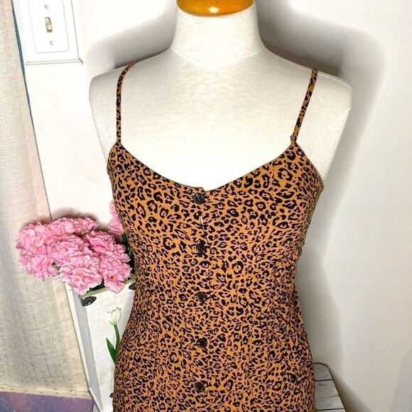 🌷H&M🌷CUTE Button Up Leopard Dress     - Picture 3 of 9